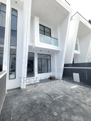 4bdrm Duplex in Ikota G.R.A for sale