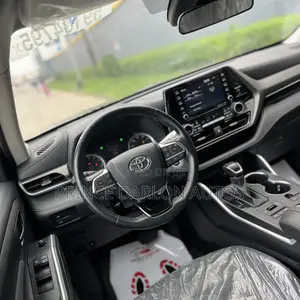 Toyota Highlander LE 2021 Gray