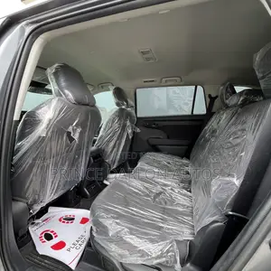 Toyota Highlander LE 2021 Gray