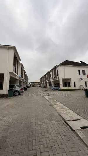 4bdrm Duplex in Ikota Villa for rent