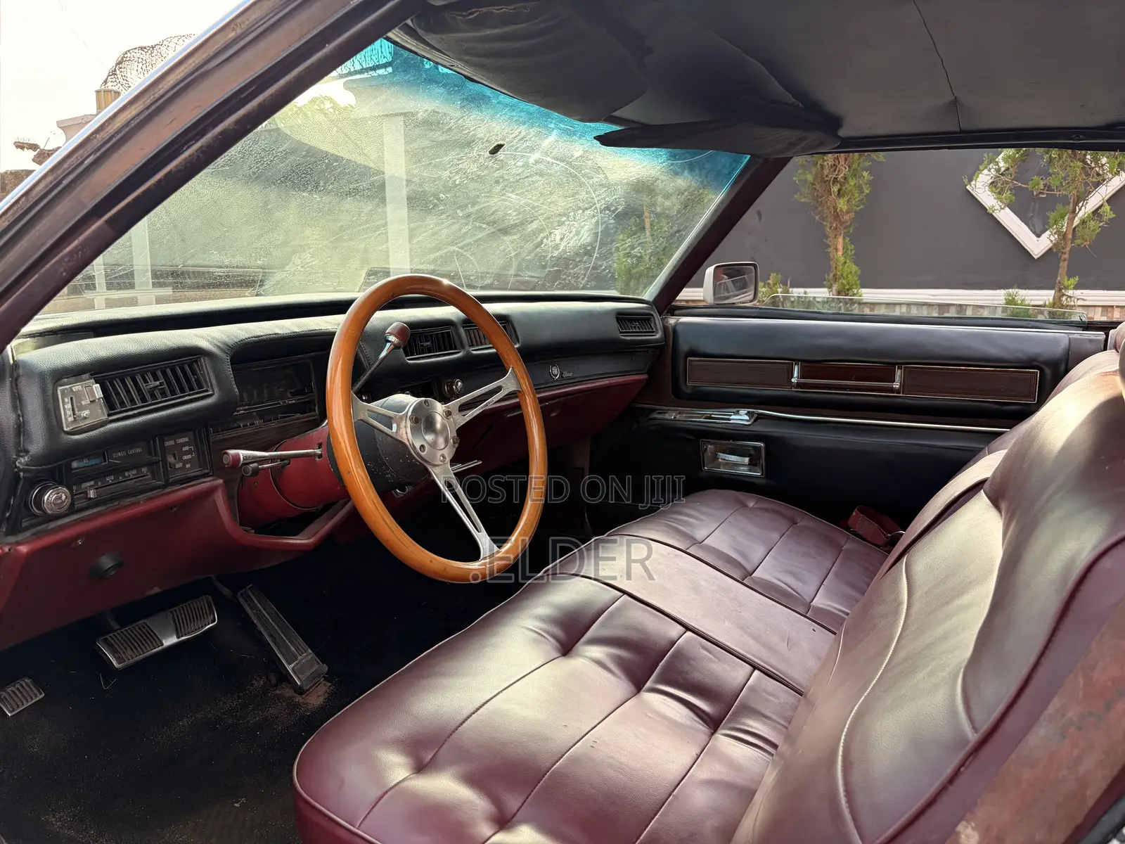 Cadillac Deville 1977 Black