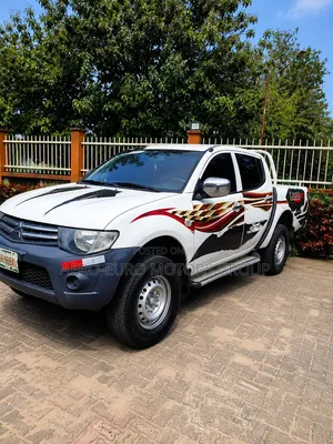 Mitsubishi L200 Double Cab 2.5 136hp 4WD 2014 White