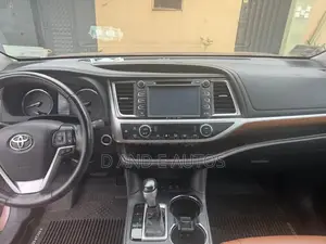 Toyota Highlander 2019 Brown