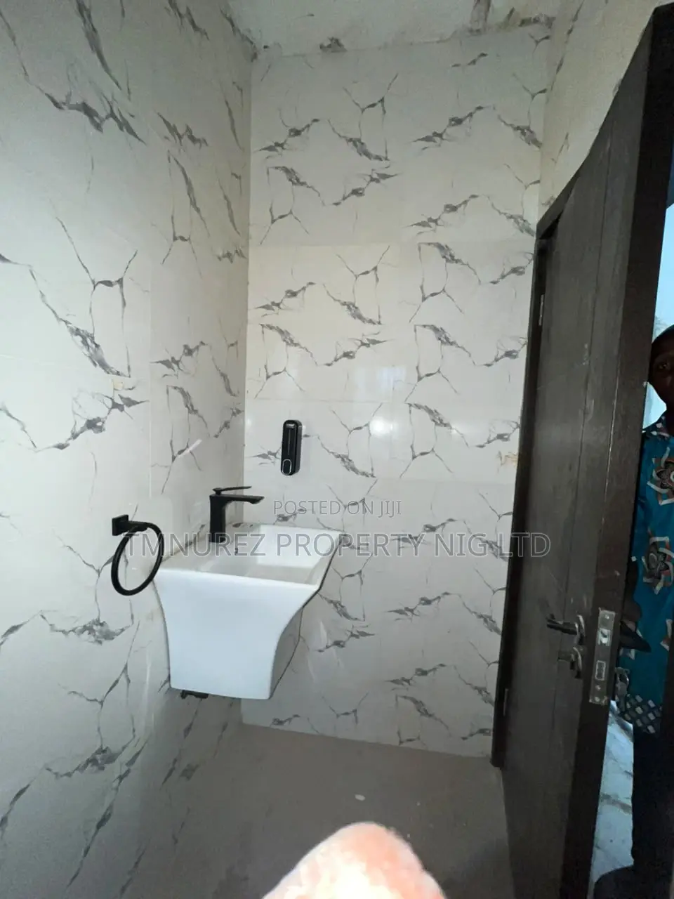 6bdrm Duplex in Badore for rent