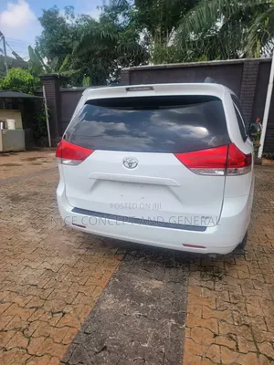 Toyota Sienna 2012 White