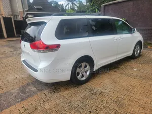 Toyota Sienna 2012 White