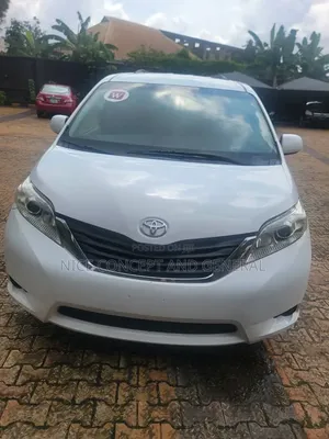 Toyota Sienna 2012 White