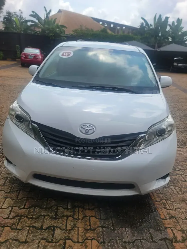 Toyota Sienna 2012 White