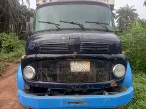 911 Mercedes Benz Truck