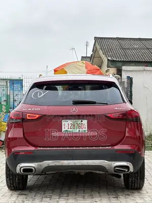 Mercedes-Benz GLA 250 2021 Red