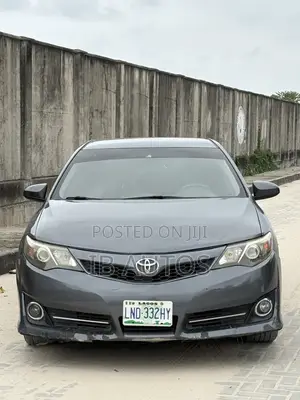Toyota Camry SE 4dr Sedan (2.5L 4cyl 6A) 2013 Gray