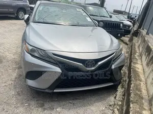 Toyota Camry XSE V6 FWD (3.5L 6cyl 8AM) 2018 Silver