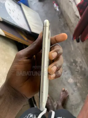 Apple iPhone 11 64 GB White