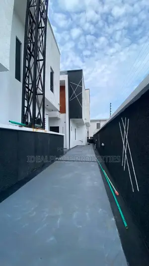 4bdrm Duplex in Lekki for sale