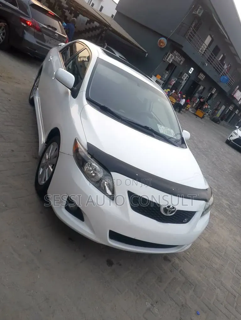 Toyota Corolla 2010 White