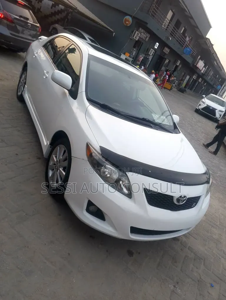 Toyota Corolla 2010 White