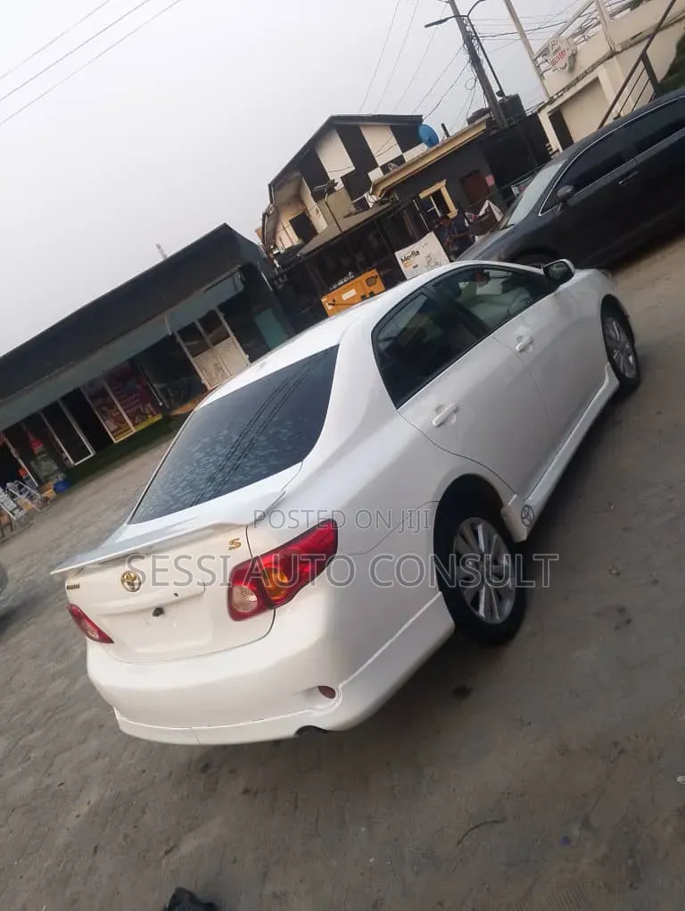 Toyota Corolla 2010 White