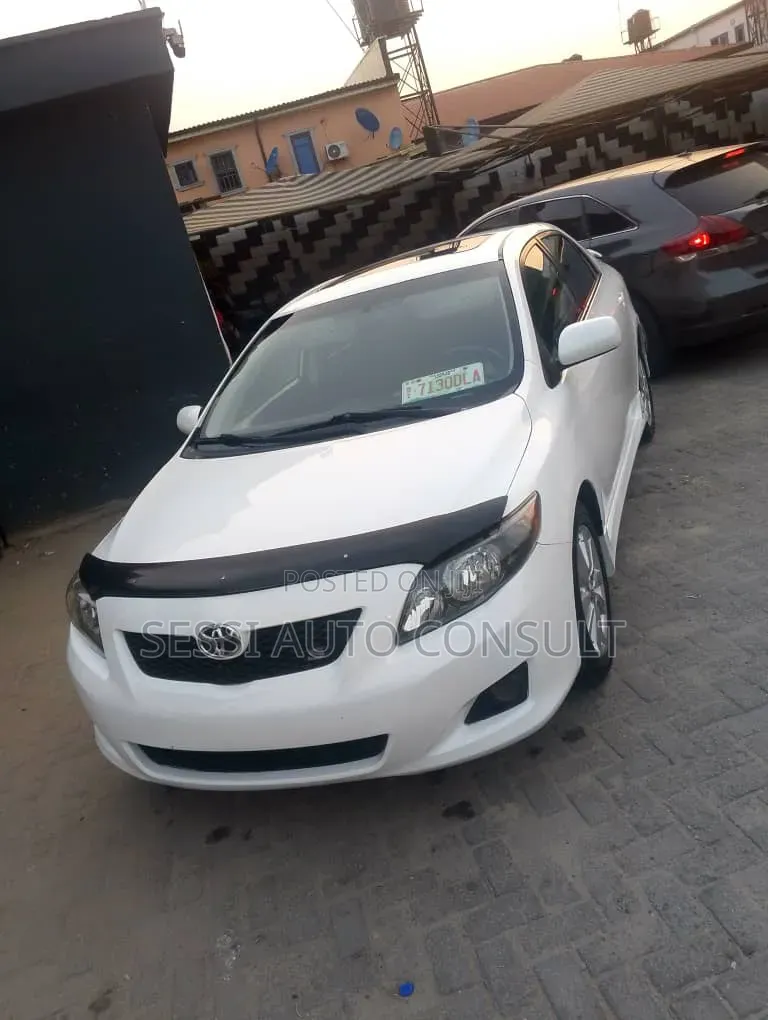 Toyota Corolla 2010 White