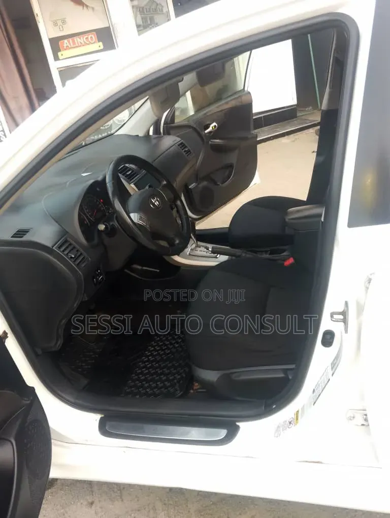 Toyota Corolla 2010 White