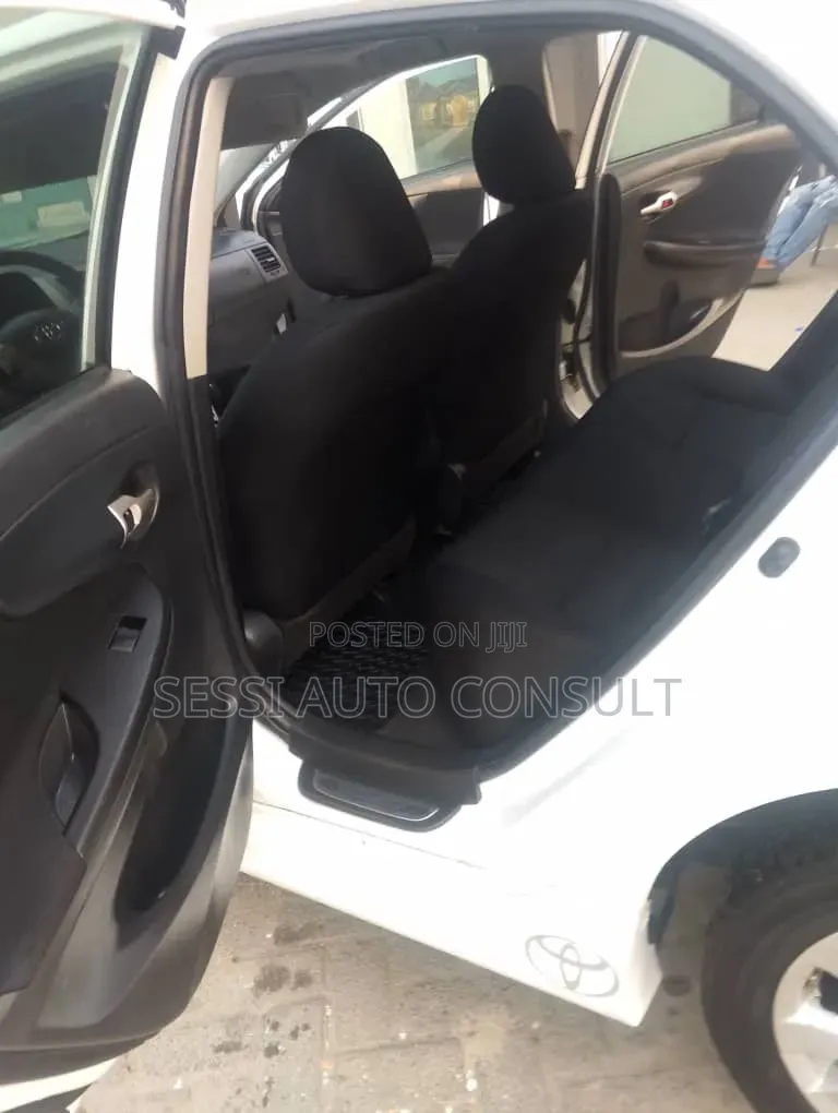 Toyota Corolla 2010 White