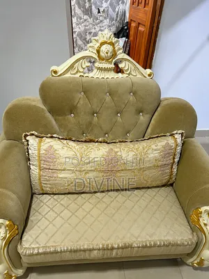 Distress Sale Luxury Sofa and Crystal Centre Table
