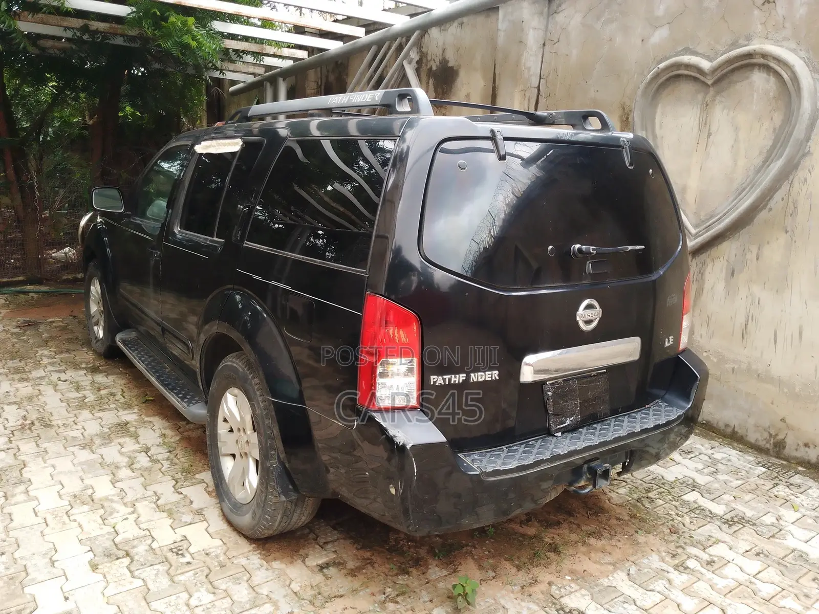 Nissan Pathfinder 2006 Black