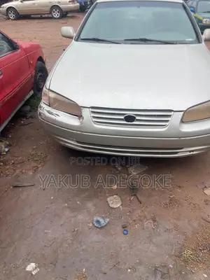 Toyota Camry 2000 Silver