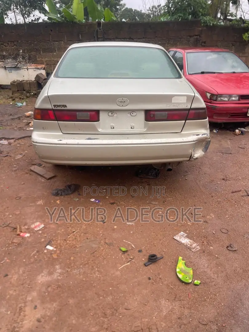 Toyota Camry 2000 Silver