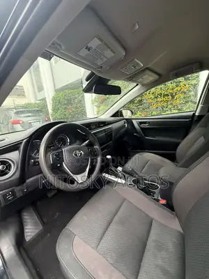 Toyota Corolla LE (1.8L 4cyl 2A) 2019 Blue