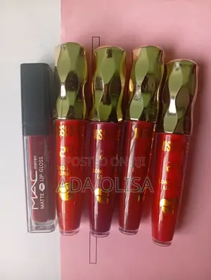 Matte Lip Gloss – For a Smooth, Rich-Looking Matte Finish.
