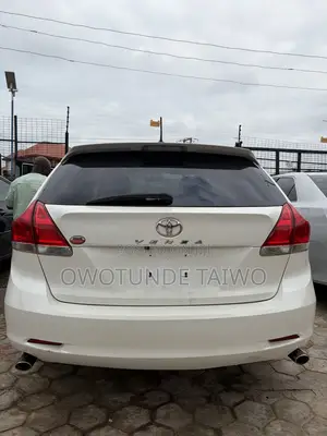 Toyota Venza 2010 White
