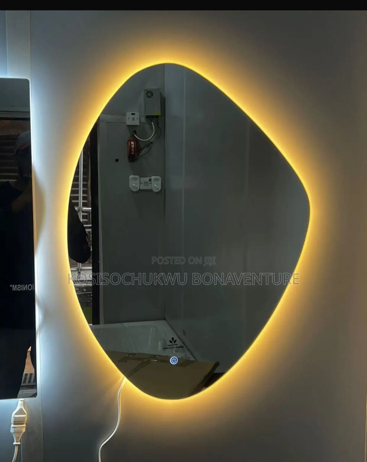 Mirror Pebble-Shaped LED Wall Mirror