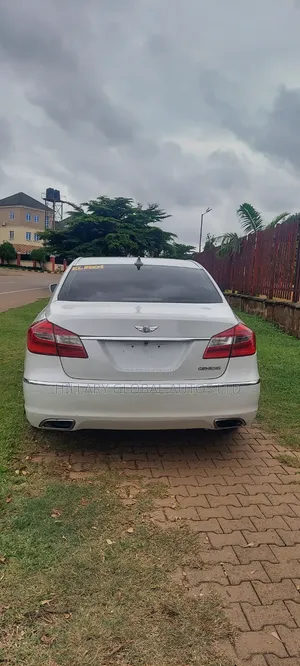 Hyundai Genesis 2012 White