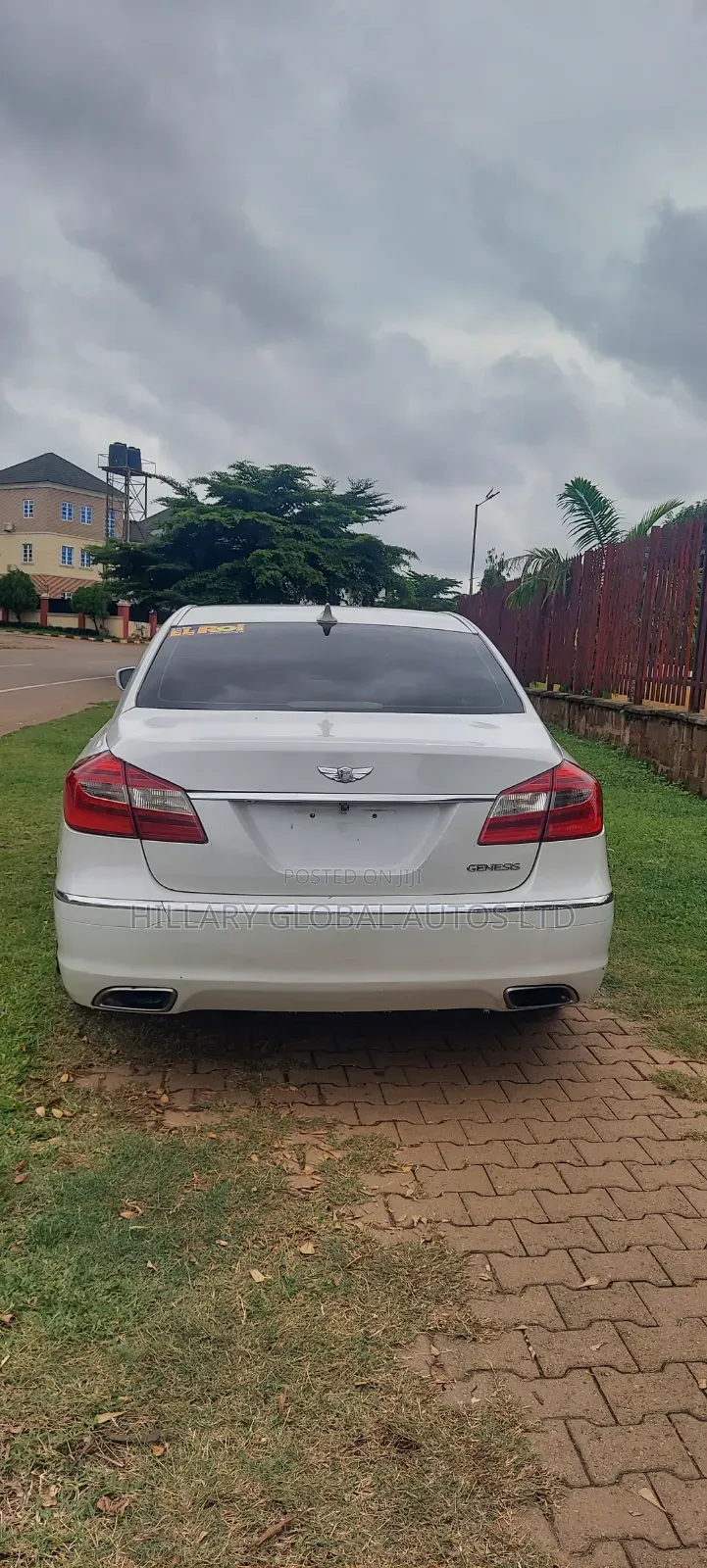Hyundai Genesis 2012 White