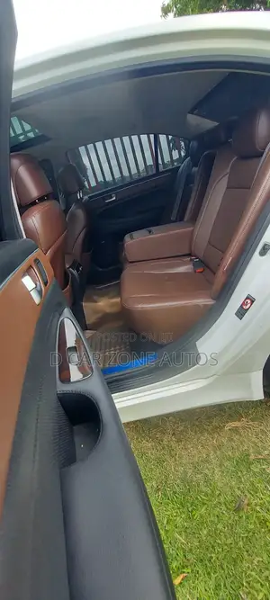 Hyundai Genesis 2012 White