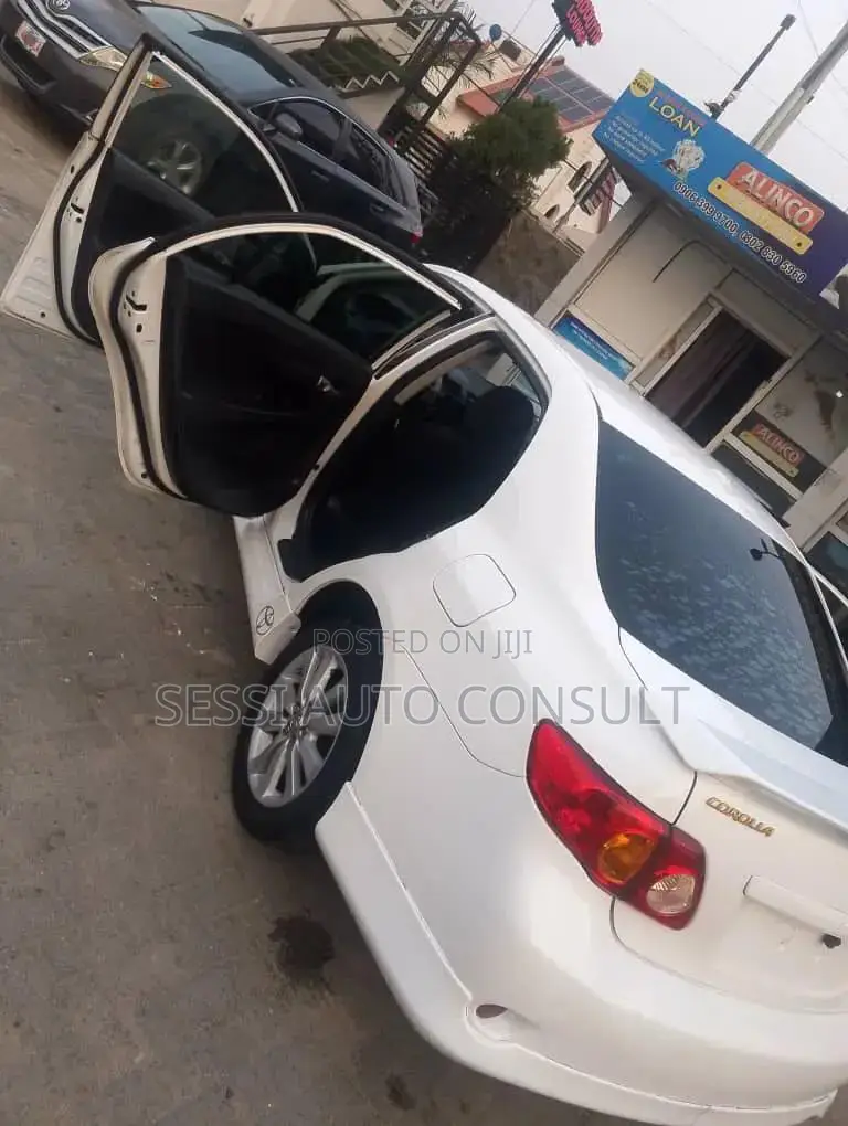 Toyota Corolla 2010 White