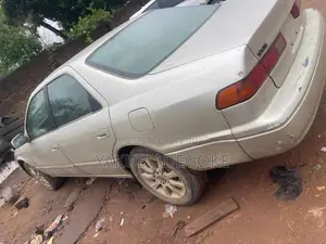 Toyota Camry 2000 Silver