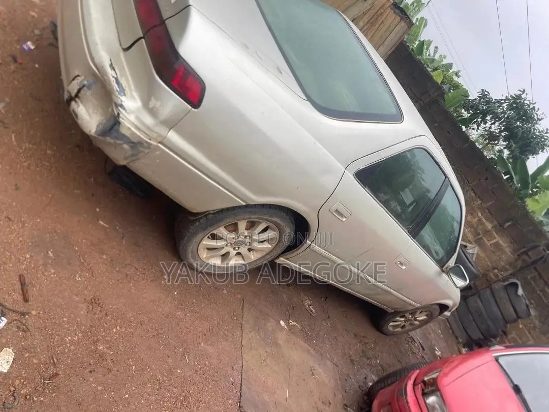 Toyota Camry 2000 Silver
