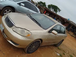 Toyota Corolla 2004 Gold