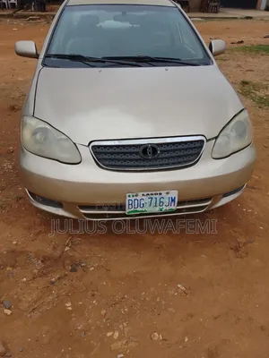 Toyota Corolla 2004 Gold