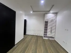 3bdrm Block of Flats in Congress Park Estate, Lekki Phase 1 for rent