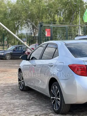 Toyota Corolla SE 4dr Sedan (1.8L 4cyl CVT) 2017 Silver