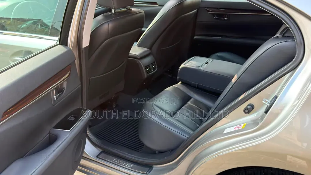 Lexus ES 2018 Gray