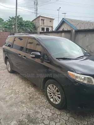 Toyota Sienna 2016 Black