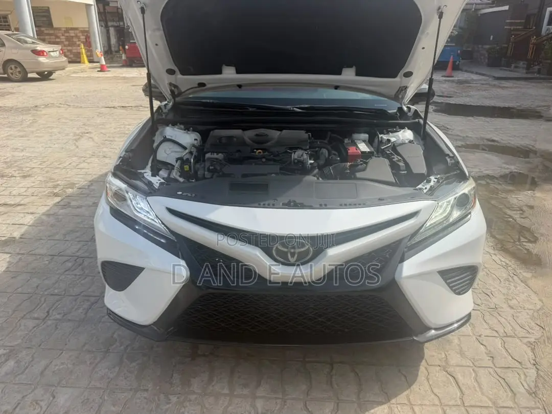 Toyota Camry 2019 White