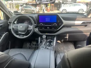 Toyota Highlander Platinum AWD 2026 Blue