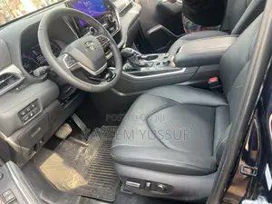 Toyota Highlander Platinum AWD 2026 Blue