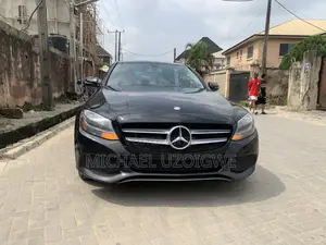 Mercedes-Benz C300 2016 Black