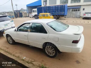 Toyota Camry 2000 White