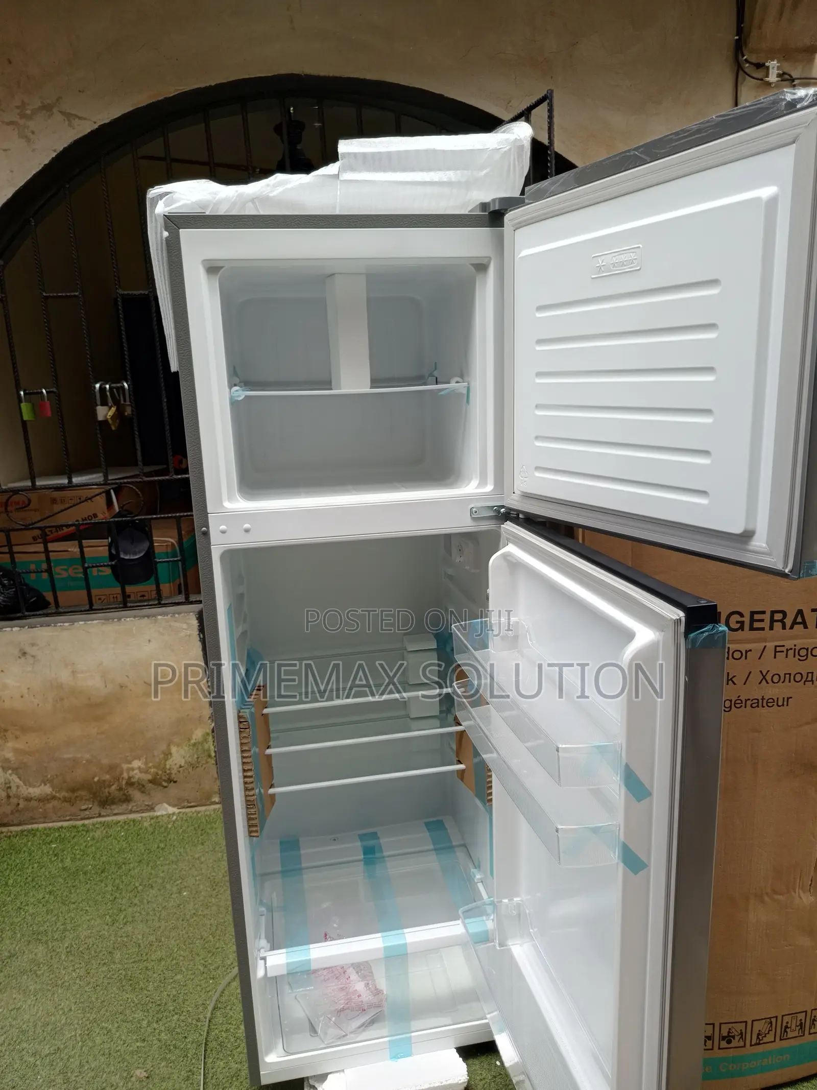 Reliable. Quiet. Spacious. Hisense 306DR Refrigerator